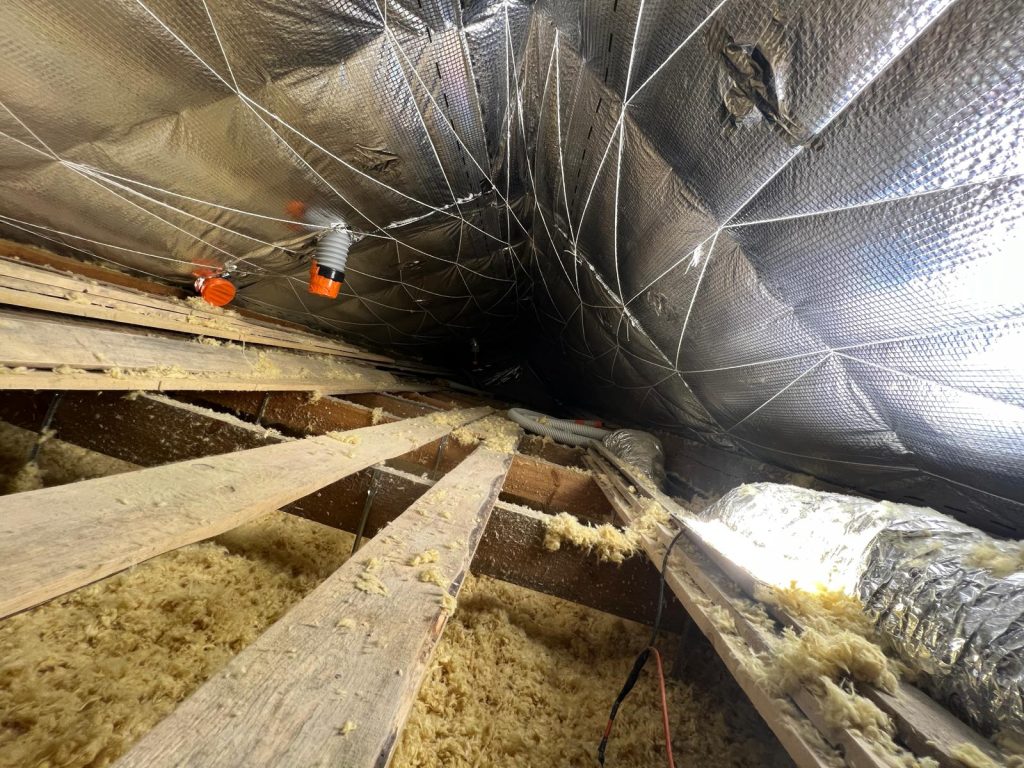 Wdmuchiwanie wełny dach