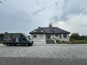 Dowiedz się, czym jest szczelny dach i jak skutecznie chronić dom przed stratami ciepła. Szczelny dach to oszczędność!