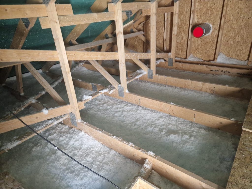 Nadmuch izolacji dachów i poddaszy | Profesjonalne ocieplenie – SławexPol